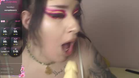 Snapshot of thecoldestmarch chatting on December 13, 4:43 am Sarah 2100 -- 400 UTC online show from December 13, 4:43 am