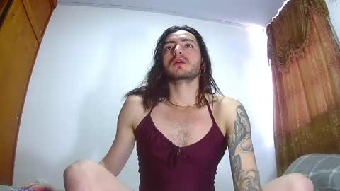 Snapshot of thecrazyadam chatting on May 18, 1:39 pm Miguel online show from May 18, 1:39 pm