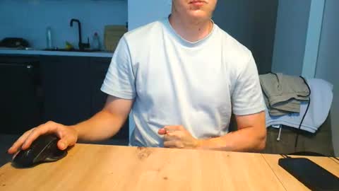 Snapshot of thecuteguy144949 chatting on June 3, 3:17 pm thecuteguy144949 online show from June 3, 3:17 pm