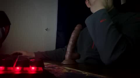 Snapshot of thedeepthroatking chatting on January 19, 9:22 am BigT online show from January 19, 9:22 am