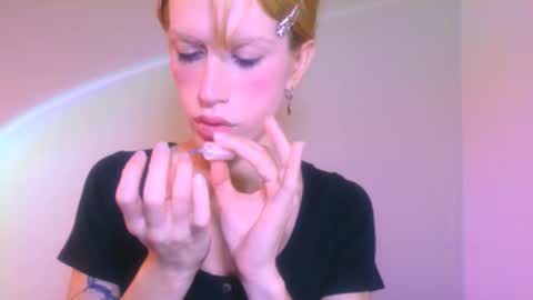 Yolanda online show from November 22, 3:44 pm