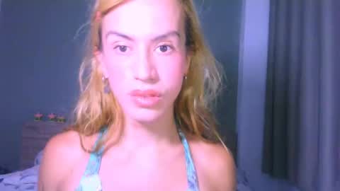 Snapshot of thedollxxxperience chatting on May 11, 4:07 am Yolanda online show from May 11, 4:07 am