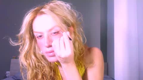 Snapshot of thedollxxxperience chatting on June 7, 3:10 am Yolanda online show from June 7, 3:10 am