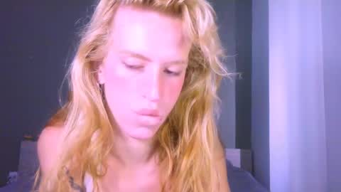 Snapshot of thedollxxxperience chatting on June 8, 1:50 am Yolanda online show from June 8, 1:50 am