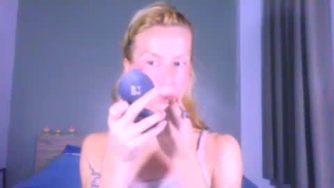 Snapshot of thedollxxxperience chatting on June 15, 2:03 am Yolanda online show from June 15, 2:03 am