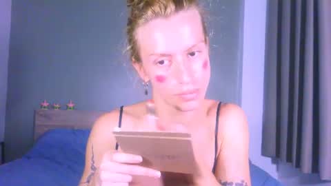 Snapshot of thedollxxxperience chatting on June 16, 4:26 am Yolanda online show from June 16, 4:26 am