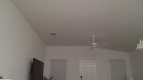 Snapshot of thedomman32 chatting on August 5, 12:46 am Dominick online show from August 5, 12:46 am