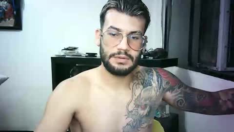 Snapshot of thedragonboyxxx chatting on April 2, 3:59 am thedragonboyxxx online show from April 2, 3:59 am