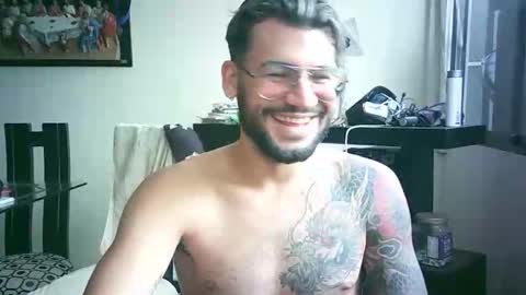 Snapshot of thedragonboyxxx chatting on April 20, 7:15 pm thedragonboyxxx online show from April 20, 7:15 pm