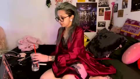 Snapshot of theeking_venus chatting on December 15, 2:30 am KIng Venus online show from December 15, 2:30 am