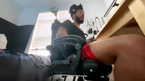 Snapshot of theekingcapo chatting on December 24, 7:33 pm king capo thee online show from December 24, 7:33 pm