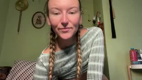 Snapshot of thefoxglovefairy chatting on October 15, 8:09 pm Fae online show from October 15, 8:09 pm