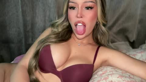 Elle  dont forget to folloW me and thumbs up online show from July 31, 4:23 am