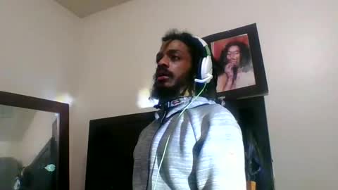 Snapshot of theguyss678 chatting on February 4, 3:00 am Arching4Life online show from February 4, 3:00 am