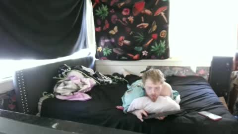 fuzzyfox online show from September 25, 4:00 pm