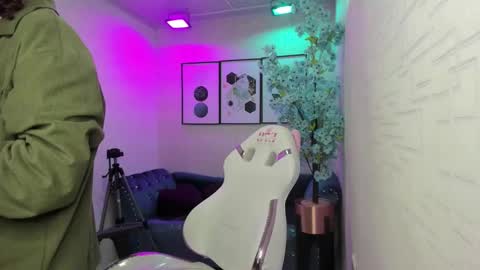 Theia  online show from March 14, 12:21 pm