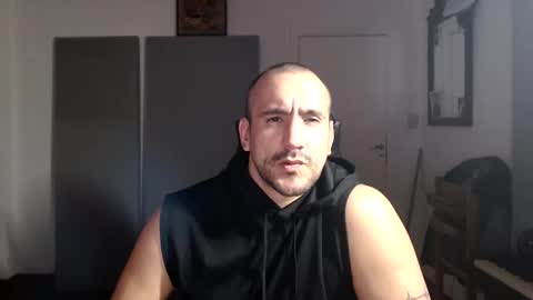 Snapshot of thekingofpains chatting on October 19, 4:46 am KINGOFPAINS online show from October 19, 4:46 am