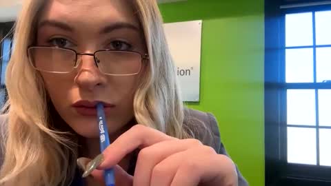 Snapshot of thelittlebambii chatting on February 18, 4:16 pm Little Bambii online show from February 18, 4:16 pm