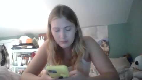 Snapshot of thelittlebambii chatting on November 10, 6:40 pm Little Bambii online show from November 10, 6:40 pm