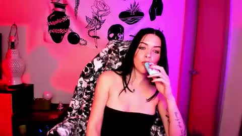 themelrose online show from November 30, 12:14 am