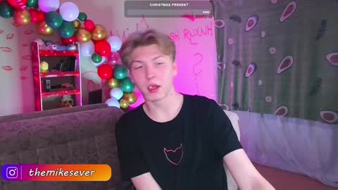 Snapshot of themikesever chatting on December 21, 6:12 pm Sever online show from December 21, 6:12 pm