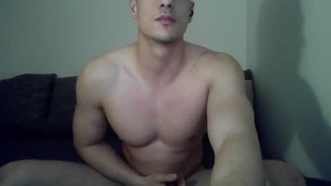 Snapshot of thenewguv12 chatting on April 9, 1:16 am thenewguy12 online show from April 9, 1:16 am