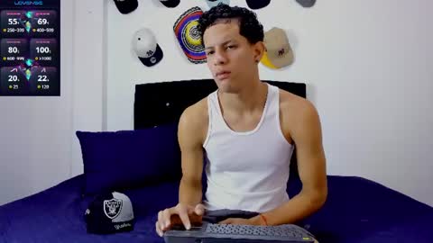 Snapshot of theo_bigcock_ chatting on July 16, 6:47 pm Theo online show from July 16, 6:47 pm