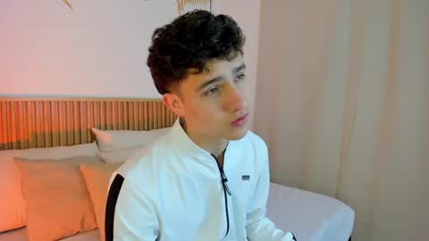 Snapshot of theohawke_ chatting on December 12, 11:18 am THEO- MATEO online show from December 12, 11:18 am