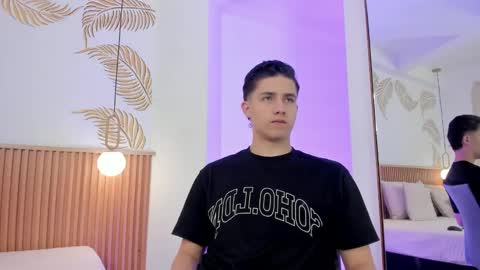 Snapshot of theohawke_ chatting on December 23, 12:30 pm THEO- MATEO online show from December 23, 12:30 pm