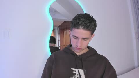 Snapshot of theohawke_ chatting on December 29, 2:00 pm THEO- MATEO online show from December 29, 2:00 pm