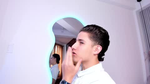 Snapshot of theohawke_ chatting on January 3, 2:08 pm THEO- MATEO online show from January 3, 2:08 pm