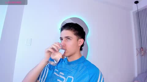 Snapshot of theohawke_ chatting on January 4, 2:46 pm THEO- MATEO online show from January 4, 2:46 pm