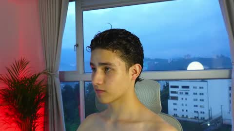 Snapshot of theohawke_ chatting on February 18, 11:08 pm THEO- MATEO online show from February 18, 11:08 pm