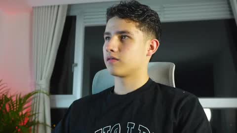 Snapshot of theohawke_ chatting on March 1, 11:47 pm THEO- MATEO online show from March 1, 11:47 pm