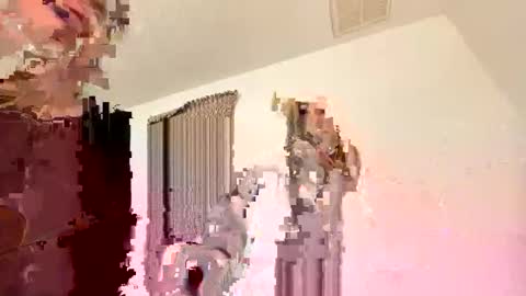 Ava online show from March 10, 9:10 am