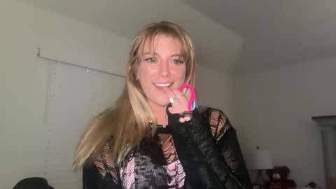 Ava online show from December 17, 9:04 am