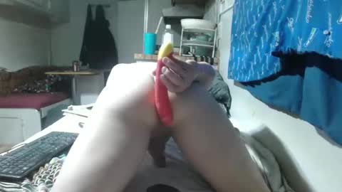 Snapshot of theoneyouwant2fuck chatting on December 20, 9:43 am theoneyouwanttwofuck online show from December 20, 9:43 am