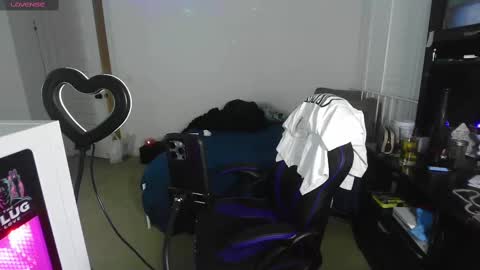 Snapshot of thepluglove chatting on September 15, 4:01 am The Plug Love Friends online show from September 15, 4:01 am