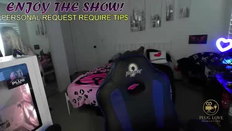 The Plug Love  Friends online show from December 21, 6:37 pm