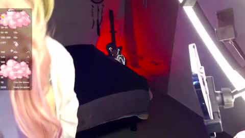 Sara online show from November 18, 5:17 pm