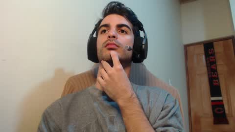 Snapshot of therazhanen chatting on December 17, 6:02 am Santiago Enrique online show from December 17, 6:02 am