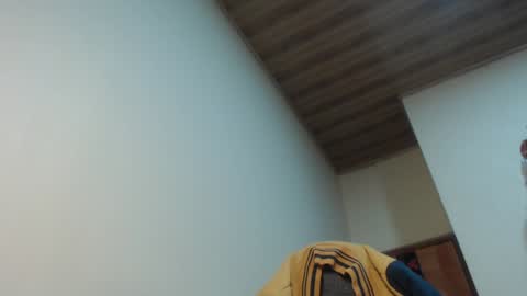 Snapshot of therazhanen chatting on January 18, 5:20 am Santiago Enrique online show from January 18, 5:20 am