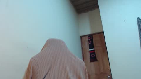 Snapshot of therazhanen chatting on December 3, 5:59 am Santiago Enrique online show from December 3, 5:59 am