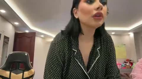 Snapshot of therealcamilabaddie chatting on September 9, 3:33 pm therealcamilabaddie online show from September 9, 3:33 pm