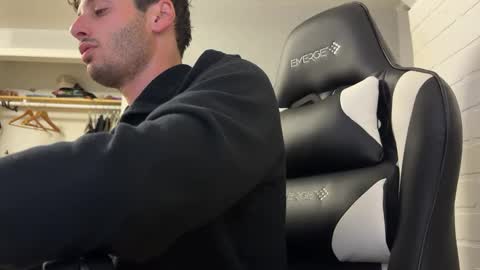 Snapshot of therealdylansdick chatting on September 28, 2:50 am therealdylansdick online show from September 28, 2:50 am