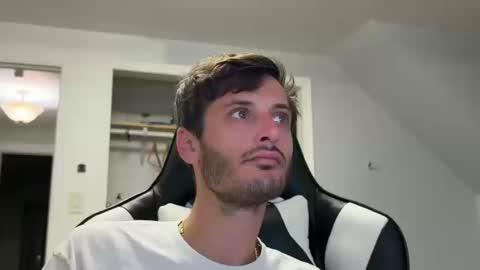 Snapshot of therealdylansdick chatting on October 11, 12:32 am therealdylansdick online show from October 11, 12:32 am