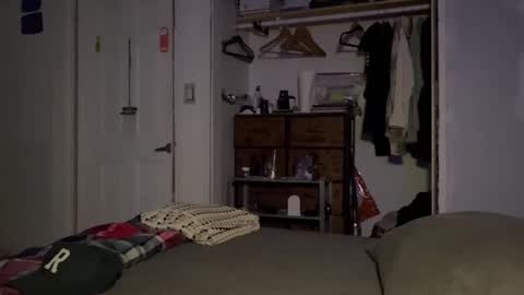 Snapshot of therealdylansdick chatting on October 15, 8:25 am therealdylansdick online show from October 15, 8:25 am