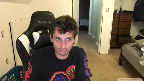 Snapshot of therealdylansdick chatting on October 21, 12:11 am therealdylansdick online show from October 21, 12:11 am