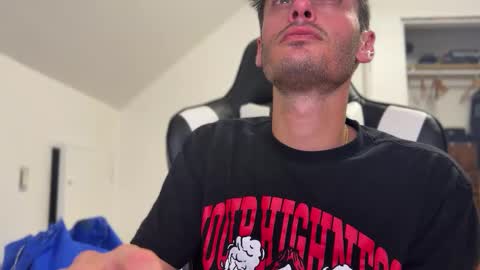 Snapshot of therealdylansdick chatting on October 22, 8:14 am therealdylansdick online show from October 22, 8:14 am