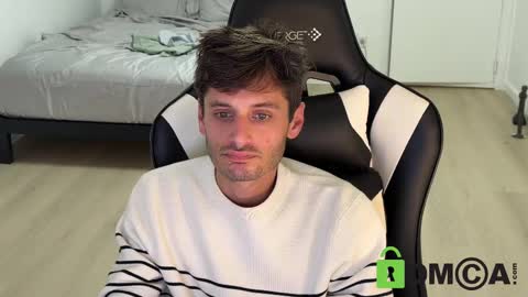 Snapshot of therealdylansdick chatting on November 7, 1:38 am therealdylansdick online show from November 7, 1:38 am